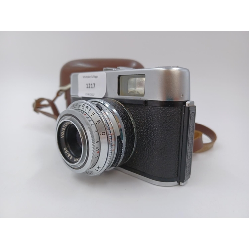 1217 - A cased 1960s Voigtländer Vito C 35mm viewfinder camera fitted with Color-Skopar 2.8/50 lens and Pro... 