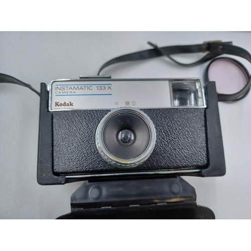 1239 - Seven cameras to include cased Minolta X-300 35mm SLR, Kodak No.2 folding autographic Brownie for 12... 