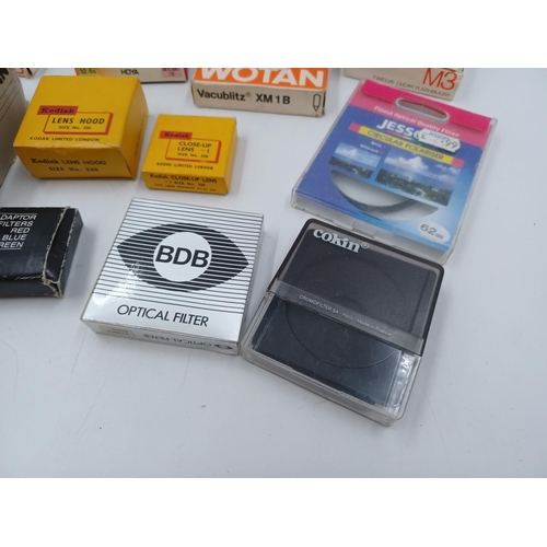 1247 - A collection of boxed camera accessories to include Wata Star 1000 Mini Film-Photo-Light, Sunpak Aut... 