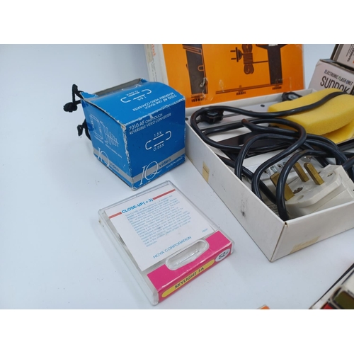 1247 - A collection of boxed camera accessories to include Wata Star 1000 Mini Film-Photo-Light, Sunpak Aut... 