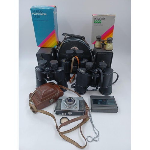 1249 - A collection of cameras and optical equipment to include cased late 1950s Ilford Sportsman mk.3 35mm... 