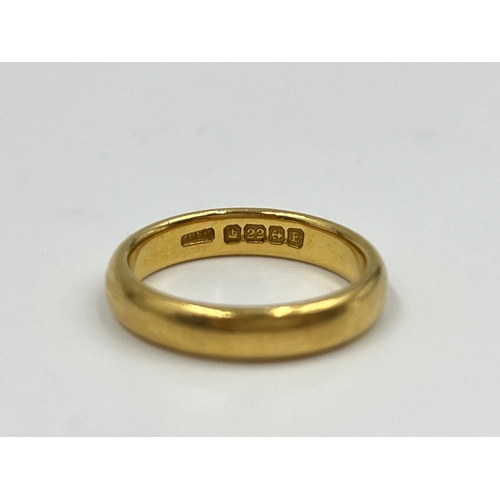 2362 - A hallmarked Birmingham 22ct gold wedding band ring, size M - approx. gross weight 5.84 grams