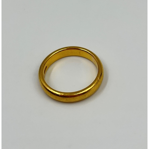 2362 - A hallmarked Birmingham 22ct gold wedding band ring, size M - approx. gross weight 5.84 grams