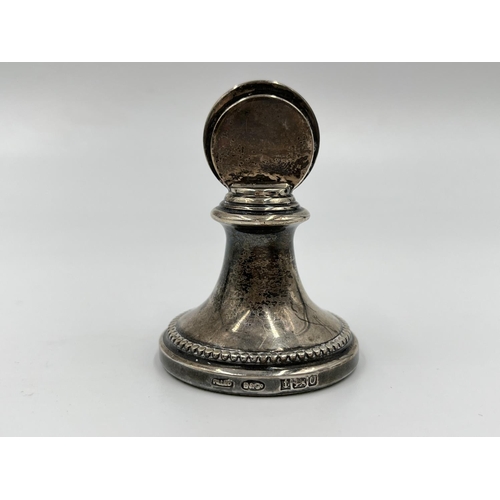 281 - A Broadway & Co. hallmarked Birmingham silver filled menu holder, dated 1988 - approx. gross weight ... 