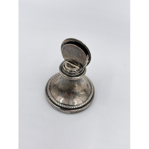 281 - A Broadway & Co. hallmarked Birmingham silver filled menu holder, dated 1988 - approx. gross weight ... 