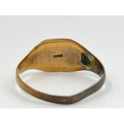 2345 - A hallmarked Birmingham 9ct gold signet ring, dated 1928, size W - approx. gross weight 3.55 grams