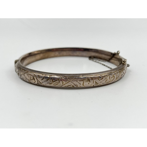 2359 - A collection of white metal and silver items to include hallmarked Birmingham silver bangle - approx... 