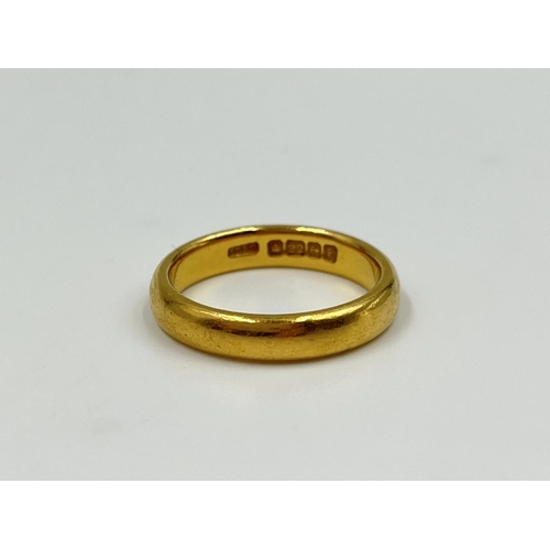 2362 - A hallmarked Birmingham 22ct gold wedding band ring, size M - approx. gross weight 5.84 grams