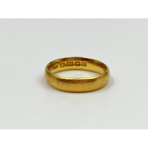 2333 - A hallmarked Birmingham 22ct gold wedding band, size O - approx. gross weight 5.46 grams