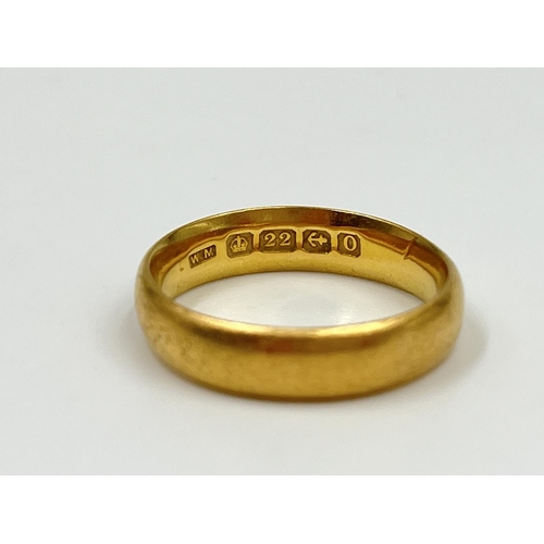 2333 - A hallmarked Birmingham 22ct gold wedding band, size O - approx. gross weight 5.46 grams