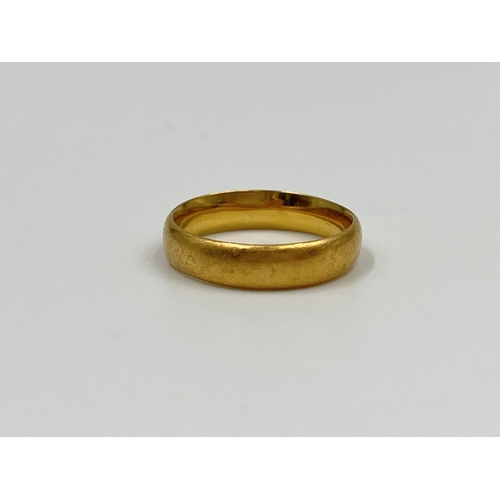 2333 - A hallmarked Birmingham 22ct gold wedding band, size O - approx. gross weight 5.46 grams