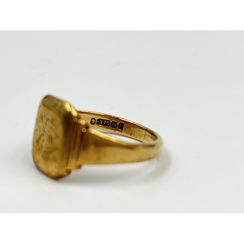 2335 - A hallmarked Birmingham 9ct gold signet ring, dated 1954, size S - approx. gross weight 4.47 grams