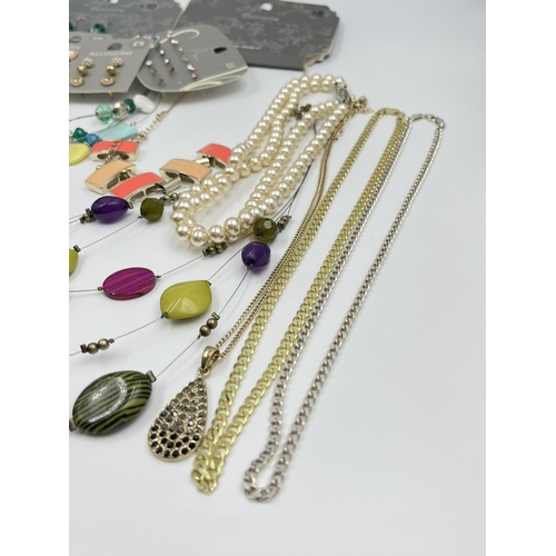 2391 - A collection of assorted costume jewellery to include necklaces, watches etc.