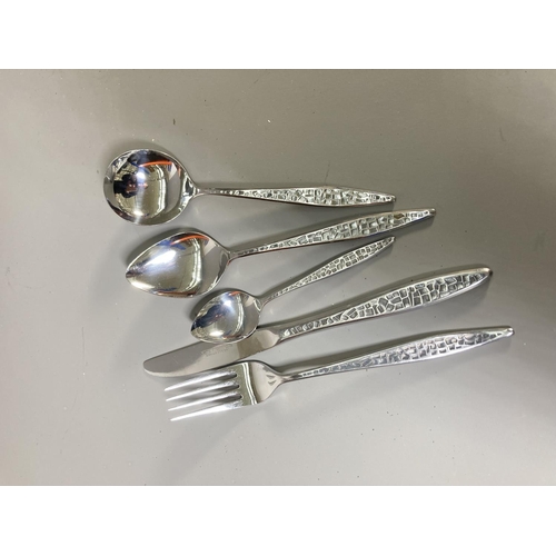 521 - A collection of mid/late 20th century Viners International stainless steel cutlery