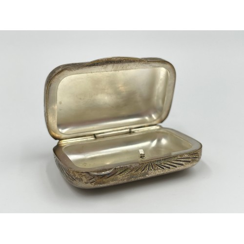 210 - Three antique .800 and .925 sterling silver pill/trinket boxes - approx. gross weight 40 grams