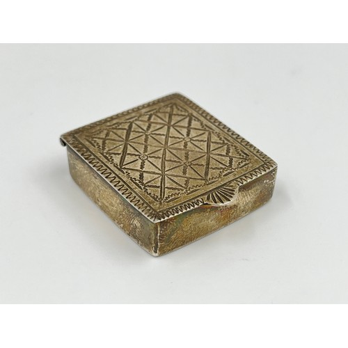 210 - Three antique .800 and .925 sterling silver pill/trinket boxes - approx. gross weight 40 grams