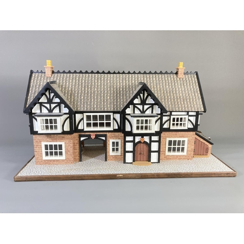 660 - A handmade traditional dolls house - approx. 37cm high x 69cm wide x 29cm deep