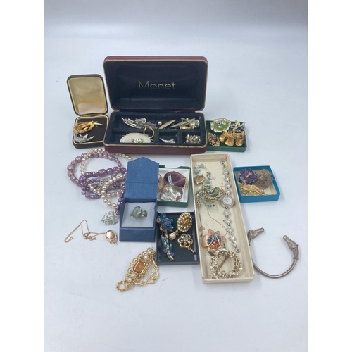 723 - A collection of assorted costume jewellery to include rings, necklaces, Monsoon quartz wristwatch, p... 