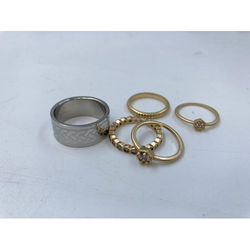 748 - A large collection of new Fred Bennett fashion rings