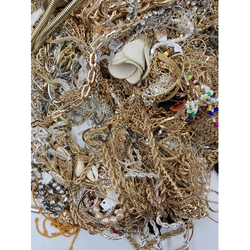 752 - A large collection of assorted costume jewellery to include rings, necklaces etc.