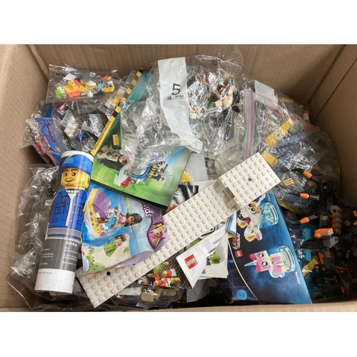 685 - A box containing a large quantity of Lego