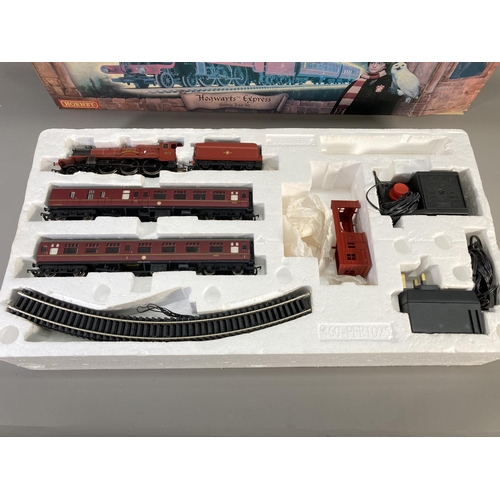 604 - A boxed Hornby R1025 Harry Potter & The Philosophers Stone Hogwarts Express electric train set