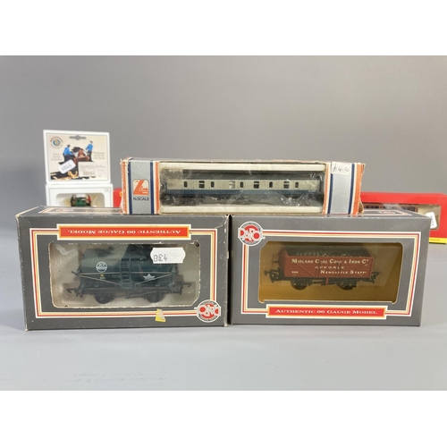 606 - Ten boxed model railway carriages and wagons to include Hornby R475 LNS brake 3rd coach (Crimson Lak... 