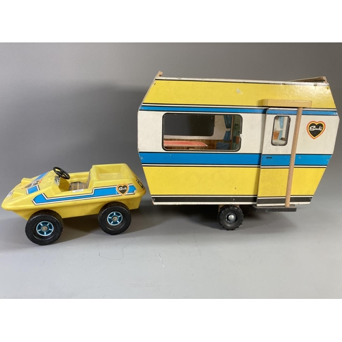 614 - Two 1960's Sindy toys, one yellow and blue caravan - approx. 37cm high x 25cm wide x 48cm deep and o... 