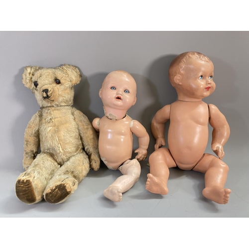 615 - Five vintage toys, two puppets, one articulated teddy bear and two dolls