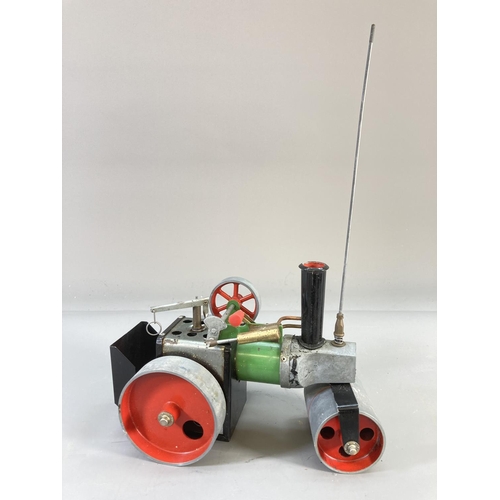 652 - A Mamod model steam tractor - approx. 18cm high x 14cm wide x 26cm long