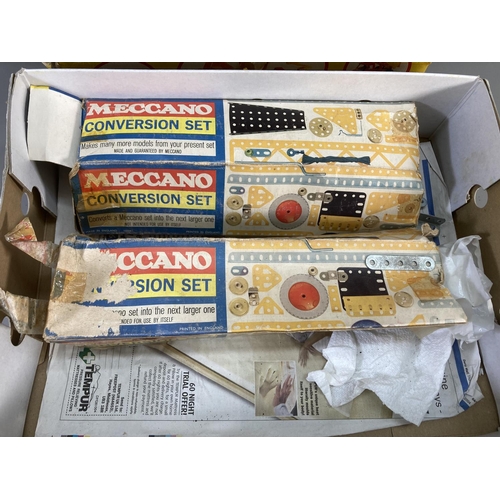 654 - A collection of vintage Meccano building accessories