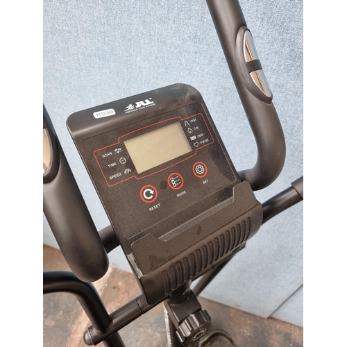 1626 - A Ju cross trainer with digital readout