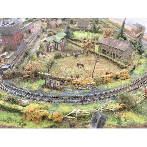 612A - A scratch built N gauge model railway track with building and accessories - approx. 125cm x 64cm