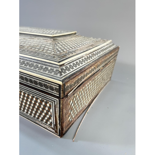 821 - A 19th century Anglo-Indian inlaid sandalwood Vizagapatam workbox with fitted interior - approx. 12c... 