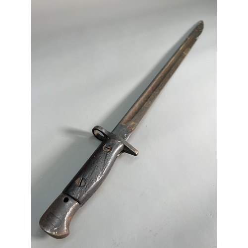 828 - A British Lee Enfield (SMLE) Pattern 1907 bayonet - blade length approx. 43cm