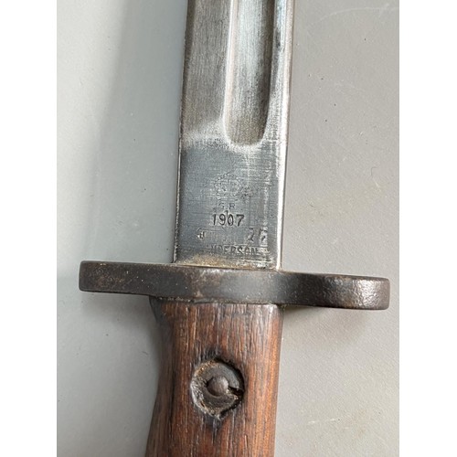 829A - A British Sanderson Lee Enfield (SMLE) Pattern 1907 bayonet with scabbard - blade length approx. 43c... 