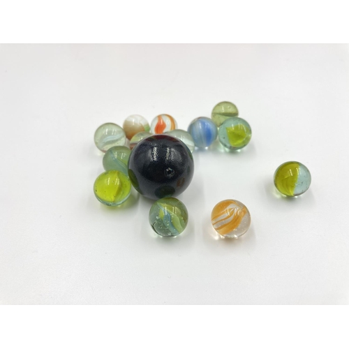 656A - A large quantity of glass marbles