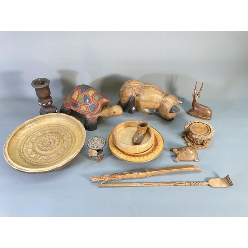 836 - A collection of assorted treenware to include carved cat, carved tortoise, coasters, shoe horn etc.