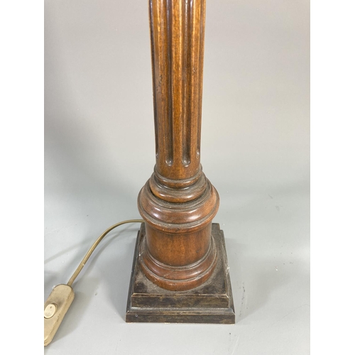 838 - A Regency style mahogany Corinthian table lamp with white shade - approx. 102cm high