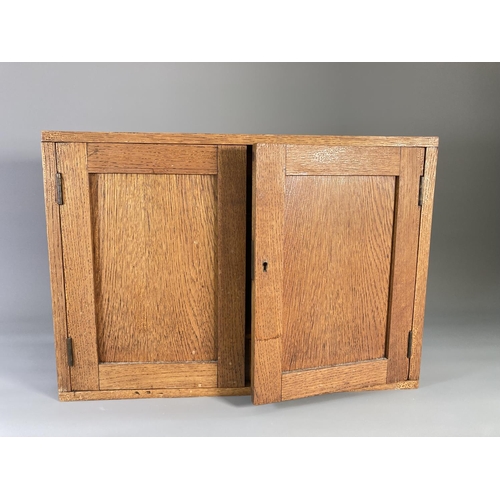 846 - A mid 20th century oak smokers cabinet with two internal drawers and shelf - approx. 36cm high x 51c... 