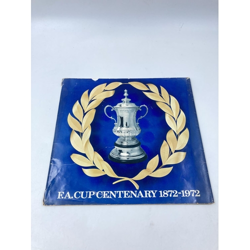 772 - A collection of assorted collectable coins and badges, The Esso Collection of Football Club Badges, ... 