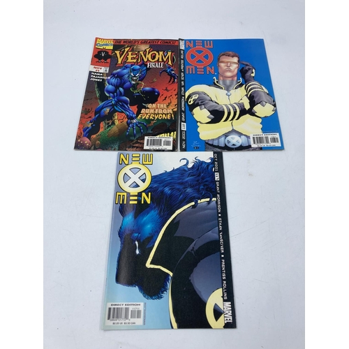 775 - Twenty two various Marvel comics to include Venom, X-Men, Rogue etc.