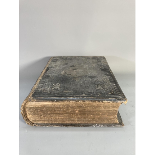 792 - A 19th century Brown's self interpreting family bible containing the Old and New Testaments by the l... 