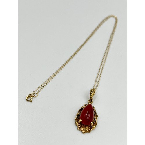 2311 - A 9ct gold carnelian drop ornate framed necklace - approx. gross weight 2.8 grams