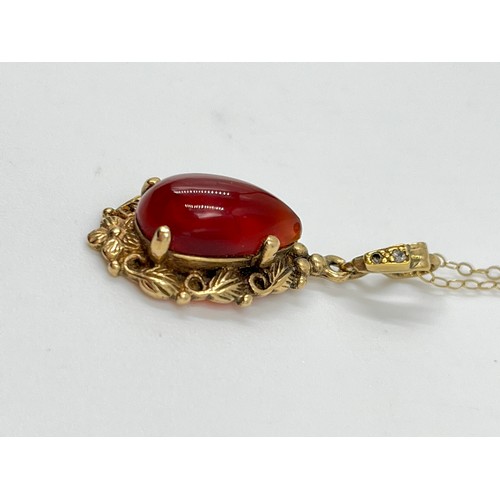 2311 - A 9ct gold carnelian drop ornate framed necklace - approx. gross weight 2.8 grams