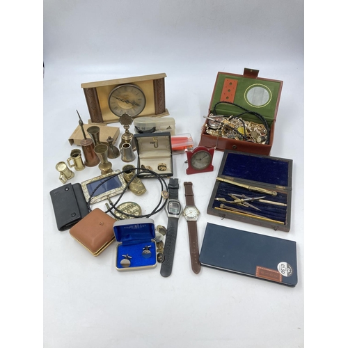 800 - A collection of assorted items to include mid 20th century Postilion brass cased quartz mantel clock... 