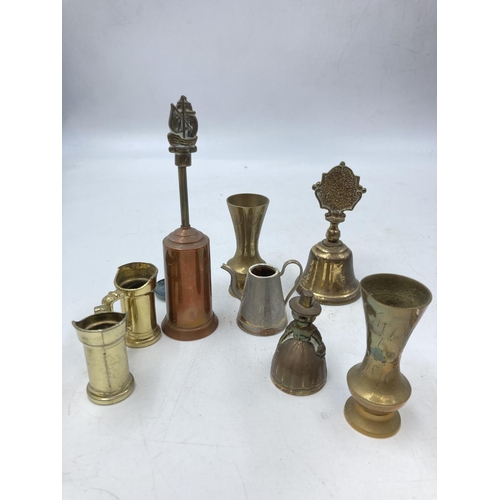 800 - A collection of assorted items to include mid 20th century Postilion brass cased quartz mantel clock... 