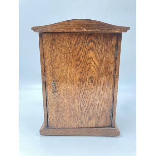 809 - An Edwardian oak cased chiming mantel clock with satinwood inlay and key - approx. 30cm high x 21.5c... 