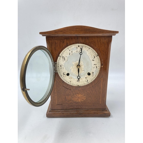 809 - An Edwardian oak cased chiming mantel clock with satinwood inlay and key - approx. 30cm high x 21.5c... 