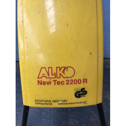 1699 - An Al-Ko Newtec 2200R wood chipper